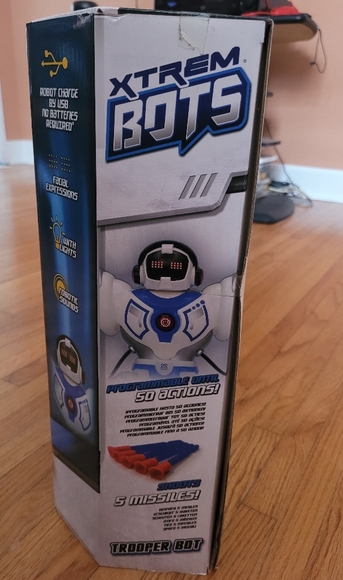 Xtrem Bots - Trooper Bot - Picture 3 of 4